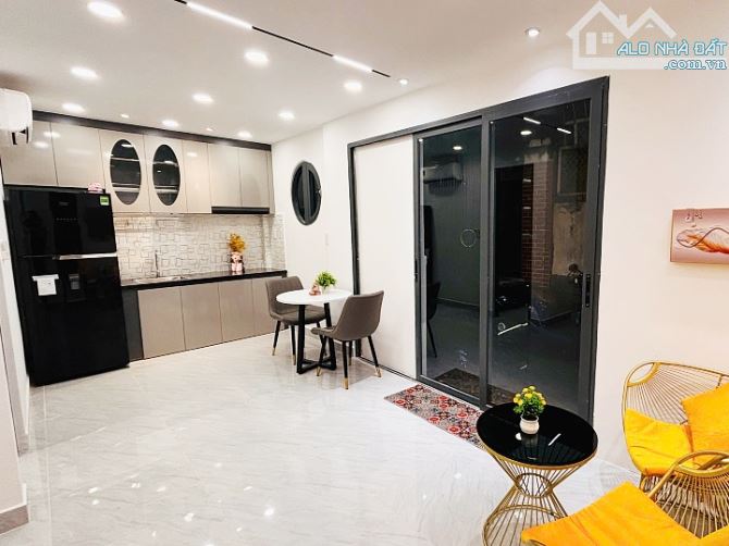 Nhà thiết kế hiện đại 1 lầu 3 phòng ngủ hẻm Cô Giang, Phú Nhuận