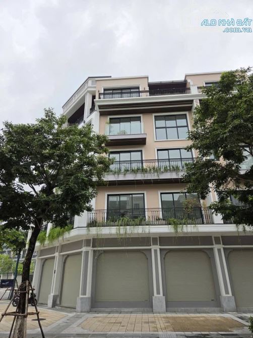 CẦN BÁN GẤP LIỀN KỀ VIP KĐT THE MANOR - LÔ GÓC 3 MẶT THOÁNG - VỊ TRÍ CỰC ĐẸP - KINH DOANH