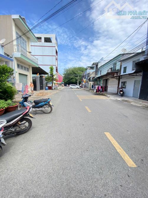 Bán nhà 1 trệt 1 lầu MT đường GS17 p.Dĩ An Tp.Dĩ An  DT: 200,4m2, thổ cư: 100% (10x20m)
