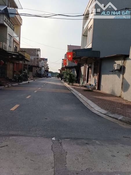 BÁN NHÀ 3 TẦNG - 2 MẶT ĐƯỜNG - VỈA HÈ KINH DOANH - Ô TÔ TRÁNH - KIM LŨ (ĐA PHÚC)