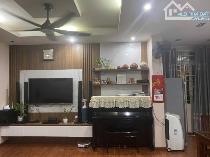 BỒ ĐỀ, LONG BIÊN: 50M2 x 4 tầng ô tô đỗ cửa, ngõ thông, hơn 8 tỷ.