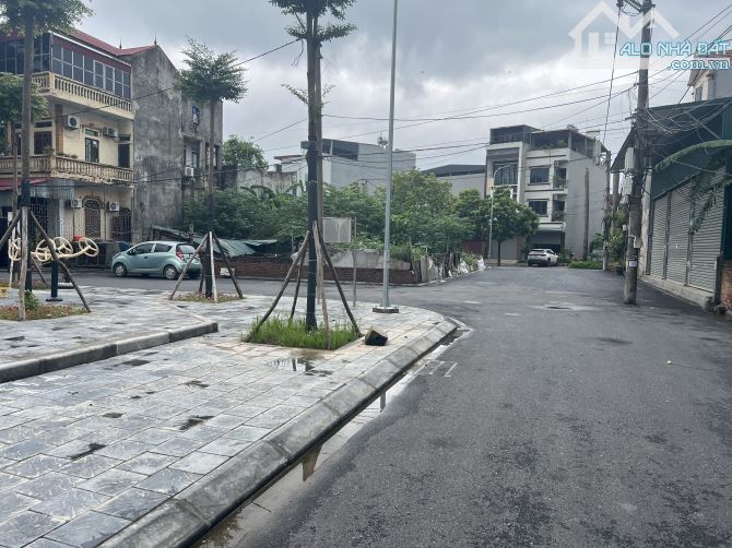 HOA HẬU ẤP SÁP MAI, VÕNG LA. ĐƯỜNG THÔNG OTO TRÁNH. TRƯỚC ĐẤT LÀ CÔNG VIÊN.