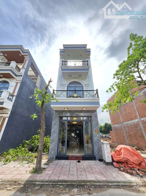 Bán nhà mới 1T2L 4x17.2m, đường D1 KDC Lê Phong Bình Chuẩn 1, full nội thất