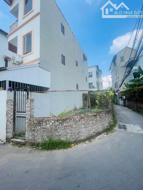 BÁN ĐẤT HẠ TRẠI  CỰ KHỐI -NGÕ Ô TÔ -ĐẤT PHÂN LÔ -LÔ GÓC -2 MẶT THOÁNG
