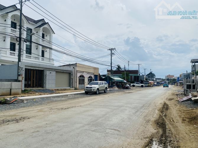 Bán 2000m2 đất mặt tiền đường Lò Lu, Quận 9 cách Vinhome khoảng 500m