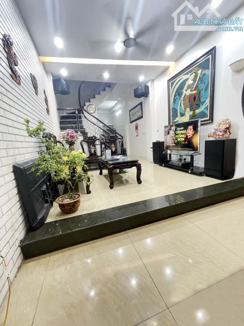 Bán nhà Khương Trung-Thanh Xuân, 42m2 x 3T +1 tum, đẹp thoáng, full nội thất. Giá 4,6 tỷ