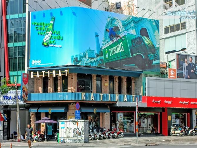 Bán nhà 3 MT vip Ngã 6 Phù Đổng (8x20m - 4 Tầng. HĐ Thuê 350tr/th) - Bán 50 Tỷ