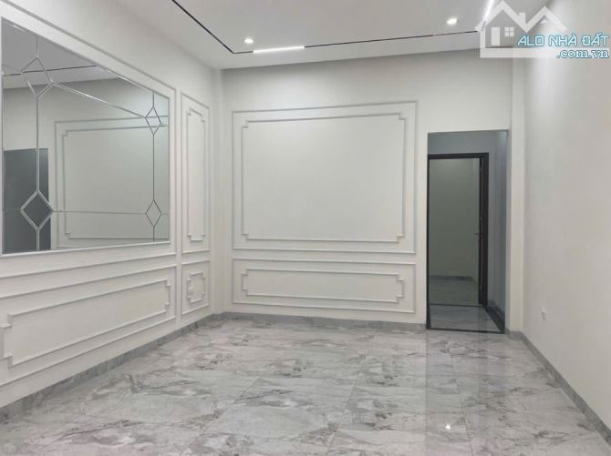 BÁN GẤP PHÂN LÔ CẦU GIẤY - OTO, THANG MÁY, 3 BƯỚC RA PHỐ - 45m2, NHỈNH 17 TỶ