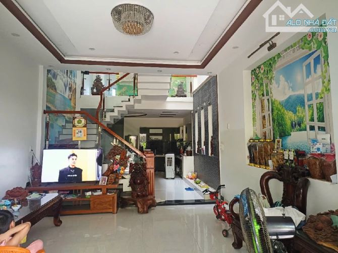 RẺ NHẤT CHÍNH HỮU - NHÀ 3 TẦNG GẦN 150M2 - GIÁ 13 TỶ