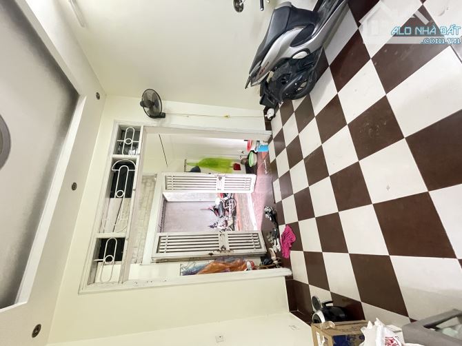 🏡 BÁN NHÀ LÔ GÓC – PHỐ NGUYỄN KHOÁI –Ô TÔ CÁCH 30M ,TRƯỚC NHÀ THOÁNG