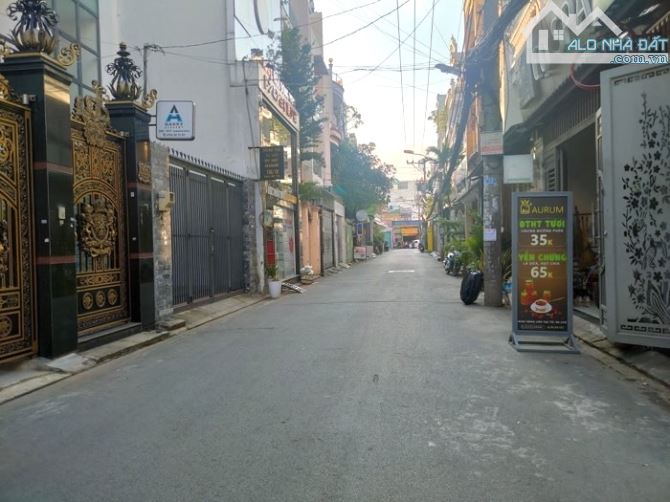 Nhà 4 tầng, 5m x 18m, hẻm xe tải kinh doanh, gần chợ, gần Emart Phan Huy Ích, hơn 10 tỷ