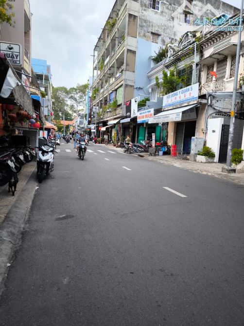 BÁN NHÀ MẶT TIỀN ĐANG KINH DOANH – LƯƠNG NHỮ HỌC Q5 – 4 PHÒNG NGỦ – GIÁ TỐT!