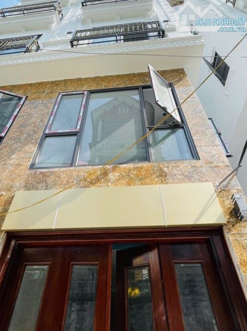 *NHÀ ĐẸP ! HIẾM 30M2 - 5 TẦNG - THANG MÁY, Ô TÔ ĐỖ CỬA, PHÚ DIỄN - BẮC TỪ LIÊM