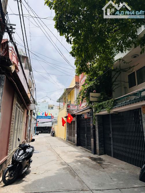 Nhà Đẹp 5 tầng Thang Máy Hẻm 6m Bành Văn Trân-Cách Mạng Tháng 8, 6.8x18m, Giá 21 Tỷ