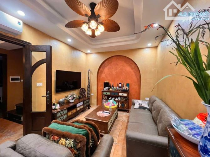 Phân lô quân đội - 1 nhà ra mặt phố - oto 7 chỗ đỗ cửa - mặt tiền cực rộng