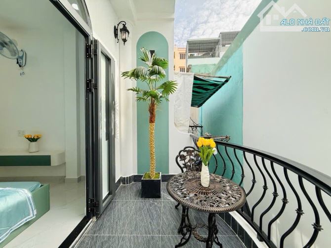 Bán nhà mới ở ngay, DT 42m2 x 2 tầng vuông vức - Hẻm thông Nguyễn Kiệm, Gò Vấp
