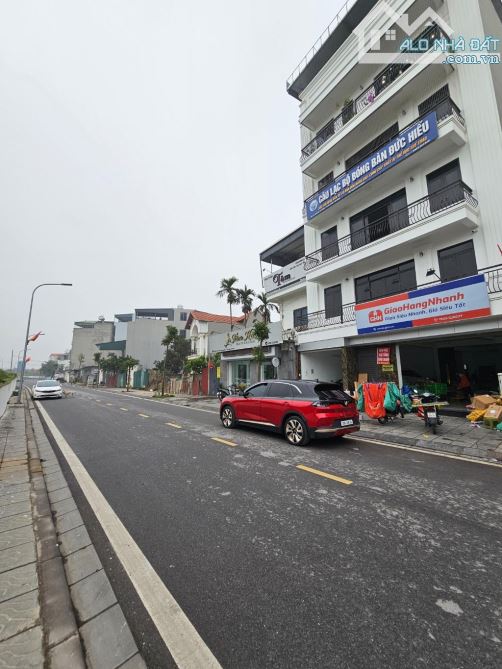 ĐẤT VỊ TRÍ SIÊU ĐẸP MẶT ĐƯỜNG OTO TRÁNH  VỈA HÈ RỘNG Ở VÀ KINH DOANH ĐẸP.