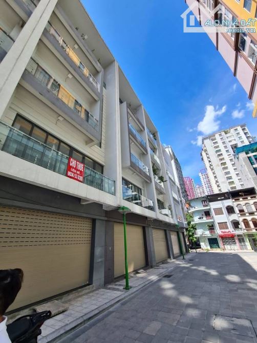 Bán nhà liền kề Định Công - Thanh Xuân , 70m2 mặt tiền 6m, nhà đẹp hiện đại, 3 ô tô tránh