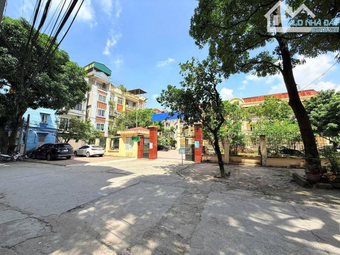 Chỉ hơn 7 TỶ có ngay nhà phố Kim Giang, Hoàng Mai-36m2x5T-1 nhà ra ô tô tránh, Ô chờ thang