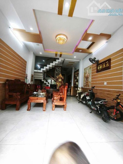 Nhà 4 TẦNG, đường THỚI AN 28, Phường Thới An, Q.12, dt 240m2 (4,5mx14m). Đường 12m,💰7,6Tỷ