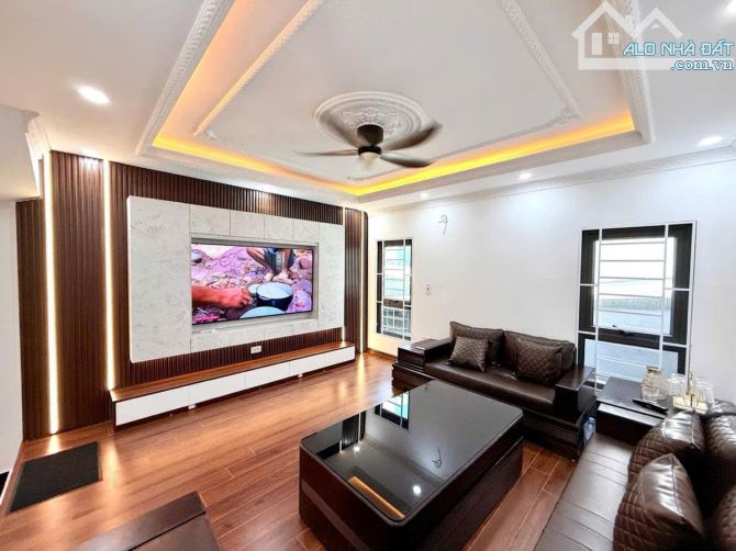 Bán Nhà 6 tầng - Ngũ Hiêp - Thanh Trì - Lô Góc - 5 chỗ đỗ cửa Vào nhà