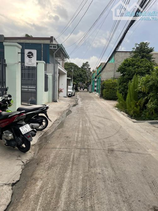 Bán nhà lầu kiên cố, 4p ngủ, sân để đc 2 xe hơi. Gần chợ Bình Điềm Phú Hoà