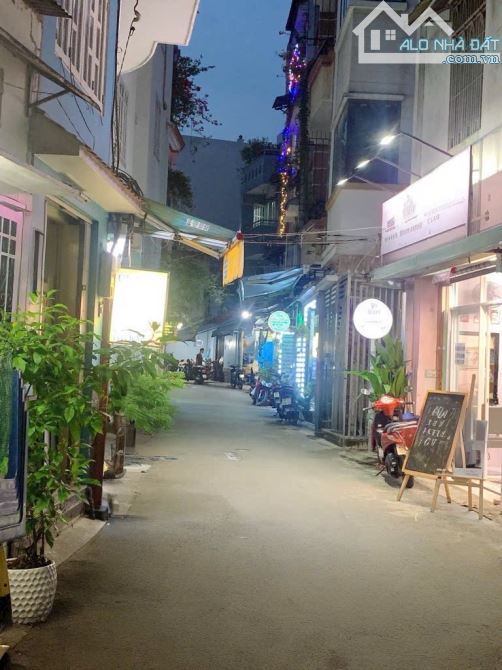 Nhà đẹp Phú Nhuận-Hẻm 4M-Giáp Quận 1-Ngay khu Phan Xích Long-P1-30m2-4tầng-3PN