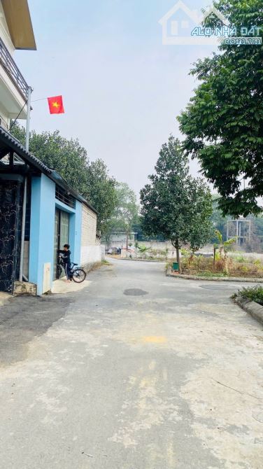 Siêu phẩm lô góc 74m Phúc Tiến sát trục đô thị 50m sát trường đại học FPT