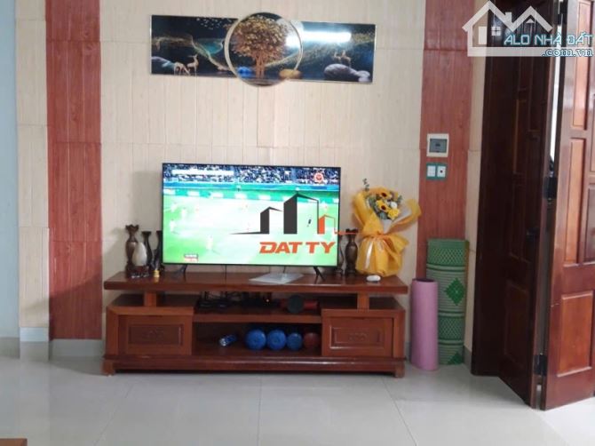 NHÀ CẤP 4 HẺM Y NI KSOR, P TÂN LẬP NGAY TRUNG TÂM. GIÁ 2.75 TỶ