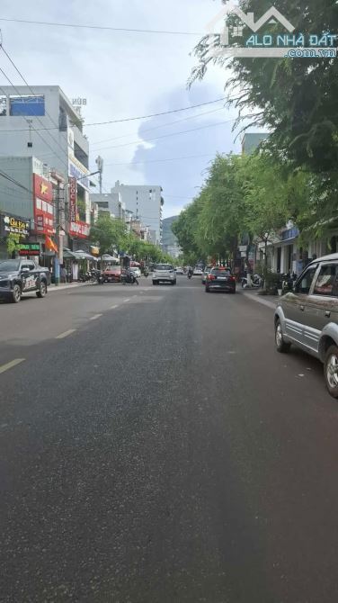 CẦN BÁN NHÀ 3 TẦNG DT: 153 M2 ĐƯỜNG  NGUYỄN HUỆ GẦN QUÃNG TRƯỜNG