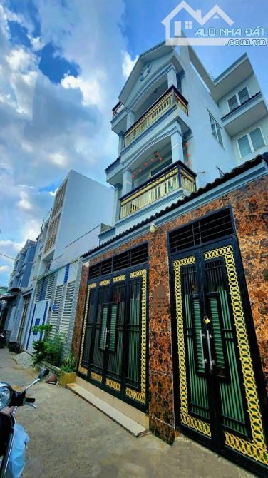 NHÀ ĐẸP LÂM VĂN BỀN, QUẬN 7, 4 TẦNG, 6X11m, HẺM XE HƠI, NHỈNH 6 TỶ
