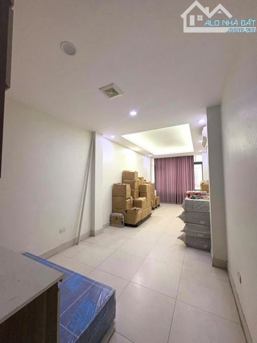 nhà mặt phố Hòe Nhai, 34 tỷ, 44m2, 4PN,6WC, Thang máy gần chợ Đồng Xuân bậc nhất Q Ba Đình