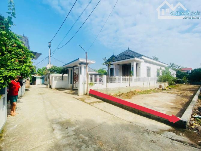 Bán lô đất 180,1m2 cách trục chính Hòa Thạch 50m