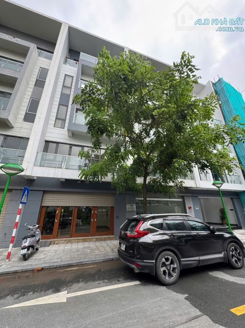 SIÊU PHẨM LIỀN KỀ ĐỊNH CÔNG_NỘI THẤT CAO CẤP,ĐƯỜNG 20M,VỈA HÈ KINH DOANH_SỊN