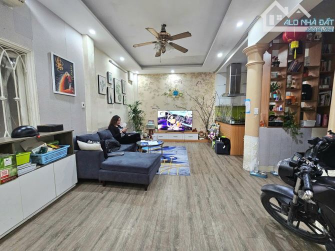 BÁN NHÀ PHỐ THÁI THỊNH, ĐỐNG ĐA, KINH DOANH VIP, Ô TÔ ĐỖ, DT 46M2* MT 5.8M* GIÁ 13.2 TỶ