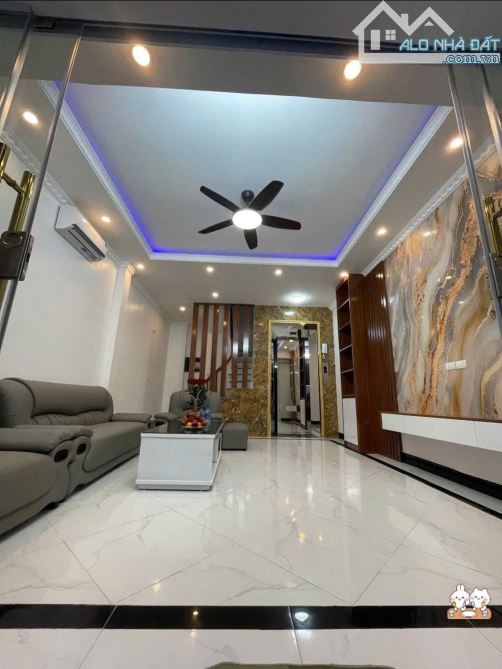 BÁN NHÀ MỚI ĐẸP  - THANG MÁY  - HAI MẶT THOÁNG - NGÕ Ô TÔ - HOÀNG QUỐC VIỆT - PHẠM VĂN ĐỒN