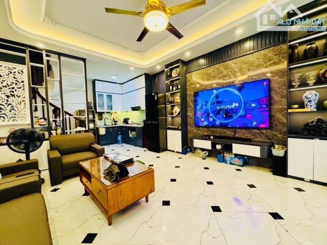 Hoàng Mai - 40m2 - 5 Tầng - 2 mặt thoáng vĩnh viễn - 30m ra OTO tránh - Nhỉnh 8 tỷ có TL