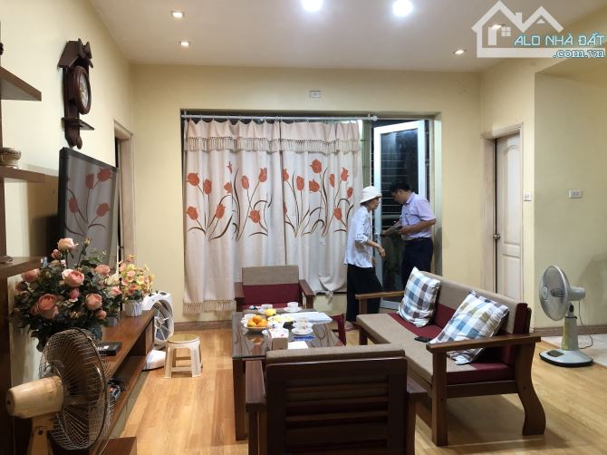 CẦN BÁN GẤP CĂN HỘ CC LẠC CHUNG - HAI BÀ TRƯNG - 130 M2- 4Pn - 2wc - LO GÓC -2 BK - 9,6 TỶ