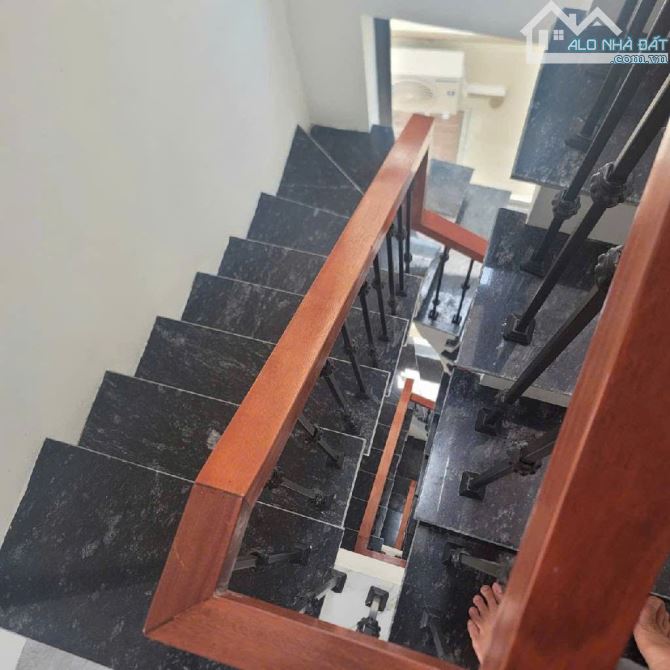 Siêu phẩm Long Biên, 6 tầng thang máy, ô tô đỗ cửa, full nội thất, DT 42m2, giá 8,9 tỷ - 10