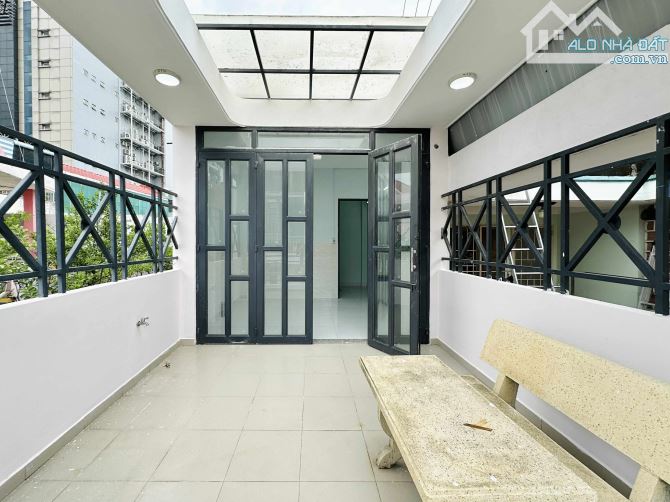 Bán nhà Phú Nhuận - Khu PXL - 4 tầng - hẻm 5.5m - 7 chỗ quay đầu - 10