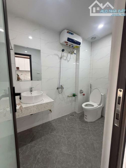 Cho thuê nhà CHDV phố Võng Thị, 85m2 x 7T, MT 7M, Thang Máy, 19P Apartment, Vị trí sát hồ - 10