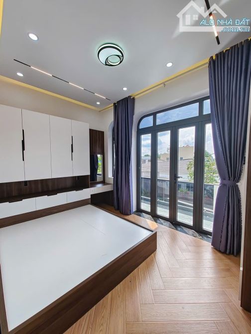 CHÍNH CHỦ BÁN NHÀ MT GẦN CÔNG AN XÃ LONG TRẠCH CẦN ĐƯỚC LONG AN, GIÁ 2 TỶ 6 - SHR - 90M2 - 11