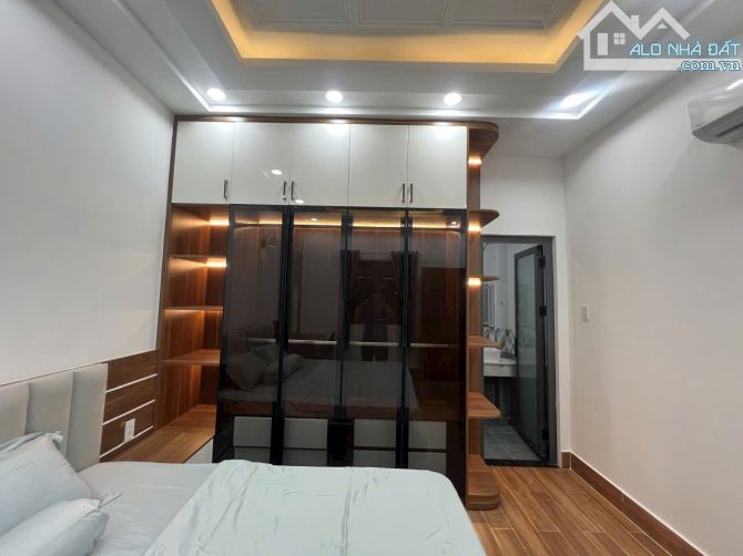 Bán nhà phố cao cấp Huỳnh Tấn Phát, Nhà Bè, DT 6,4x13m, 3 lầu, ST. Giá 8,8 tỷ - 11