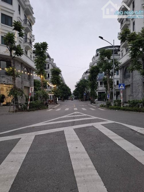 MỘT NGÔI SAO SÁNG CHO ĐẦU TƯ, 68M2, 6T, THANG MÁY, 10 PHÒNG KÉP KÍN, KĐT LUXURY KIẾN HƯNG - 2