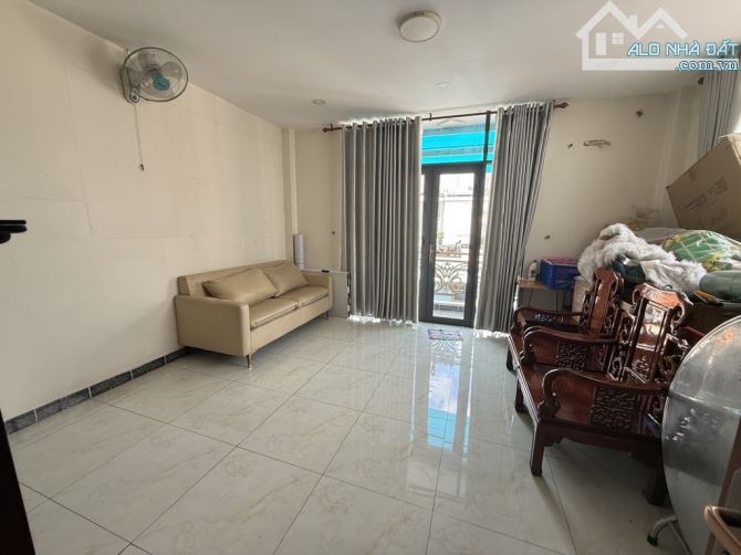 Hẻm xe hơi thông 54m2 xây 4 tầng, cách mặt tiền 40m,  đối diện ETOW Cộng Hoà, ngay ga T3 - 2