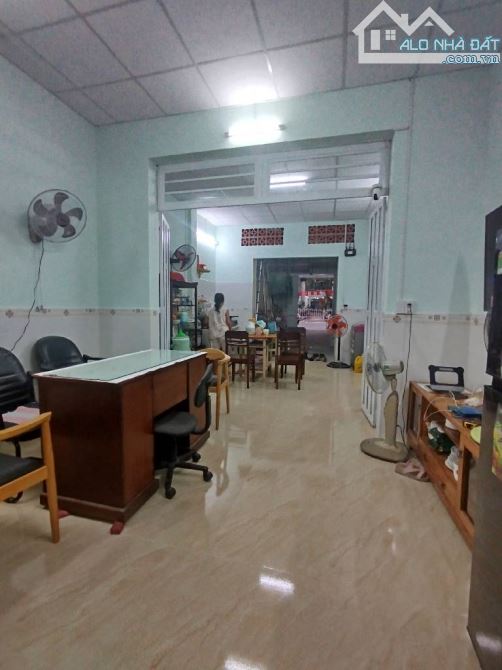 Bán nhà 2 MT đối diện Lotte Nguyễn Văn Lượng - 4 x 32 - cấp 4 tiện xây mới - 1