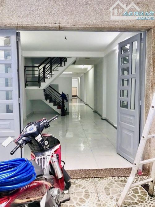KO CÒN CĂN THỨ 2 KỀ BÊN AEON MALL TÂN PHÚ- DT KHỦNG 125M2 (4 x 33)x 2 TẦNG- HẺM 6M- 6,98TỈ - 1