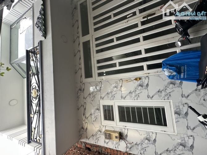 NHÀ ĐẸP 2 TẦNG SÁT QUẬN 6, 36M2, NGANG 5M, 2PN, SHR, CHỈ 3,6T - 1
