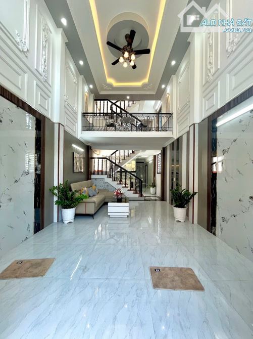 Cho Thuê Nhà Trệt Lửng 2 Lầu Góc 2 Mặt tiền Trục chính hẻm 112 Hoàng Quốc Việt - 1