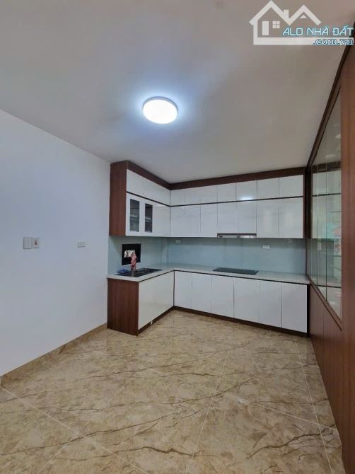 BÁN NHÀ TRẦN CUNG- NHÀ ĐẸP SẴN Ở - CỰC GẦN PHỐ - Ô TO- LÔ GÓC THOÁNG SÁNG-40m GIÁ 9.8 tỷ c - 1